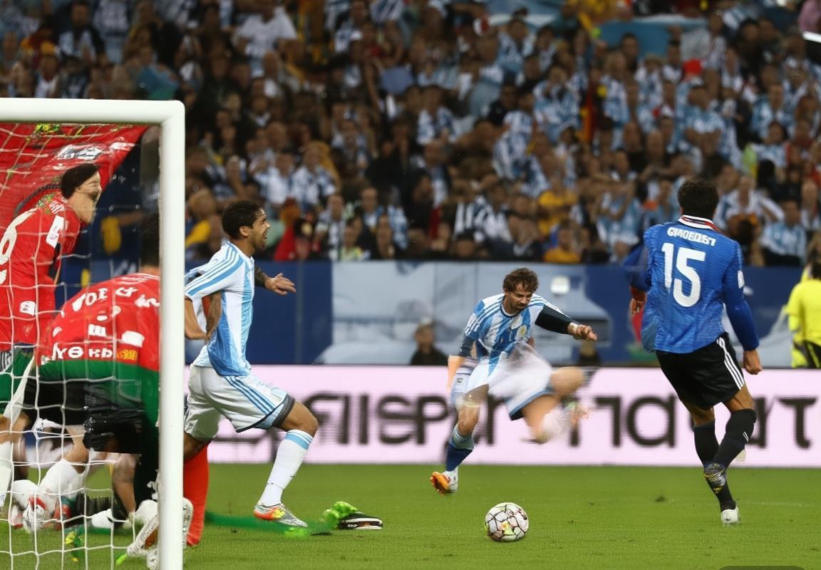 2018阿独立VS拉腊：巅峰对决精彩瞬间与战术解读(图2)